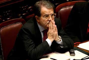 Αντιστάθηκε στις φωνές για παραίτηση ο Πρόντι πριν την ψήφο εμπιστοσύνης στη Γερουσία