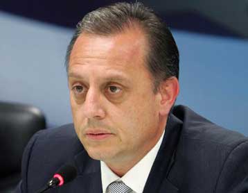 Ο Αντ. Μπέζας «ξήλωσε» το υπηρεσιακό συμβούλιο των τελωνειακών