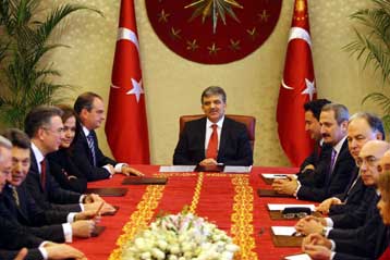 Ομιλία Καραμανλή στην Αγκυρα με πολλαπλά μηνύματα προς την τουρκική ηγεσία