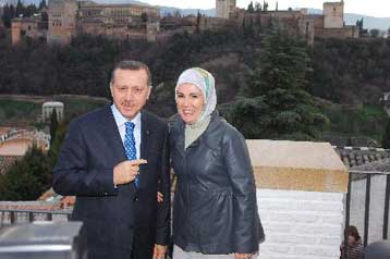 Προ των πυλών «μάχη» Ερντογάν – κεμαλιστών για τη μαντήλα στα πανεπιστήμια