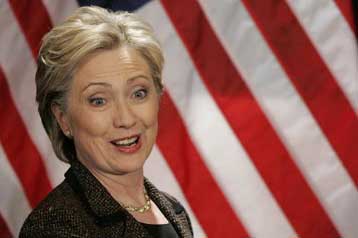 Χίλαρι και ΜακΚέιν οδηγούν σε πανεθνικό επίπεδο την κούρσα για το προεδρικό χρίσμα