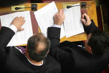 Νέα προσπάθεια της ΝΔ για την αναθεώρηση του Συντάγματος