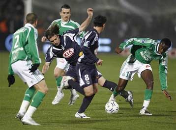 Η Μπορντό διατηρήθηκε κοντά στη Λιόν μετά τη νίκη της