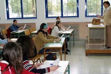 Μόνο Γυμνάσιο έχει τελειώσει ένας στους τρεις Έλληνες 30-40 ετών