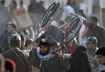 Η Αίγυπτος επιχειρεί να κλείσει τη μεθόριό της στους κατοίκους της Γάζας