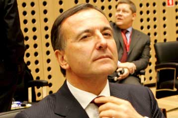 Νέα μέτρα καταγραφής των επισκεπτών στην ΕΕ προτείνει ο επίτροπος σε θέματα Δικαιοσύνης