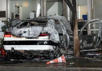 Επίθεση με μολότοφ στο αστυνομικό τμήμα Πεύκης