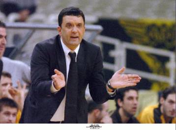 Στα αδικαιολόγητα λάθη της ομάδας του στάθηκε ο Αγγέλου