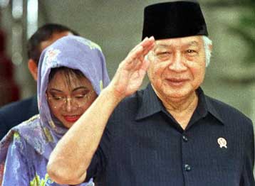 Πέθανε σε ηλικία 86 ετών ο πρώην πρόεδρος της Ινδονησίας Σουχάρτο