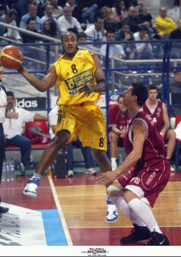 H Κίμκι δίνει 400.000 ευρώ στον Αρη για τον Ράιτ