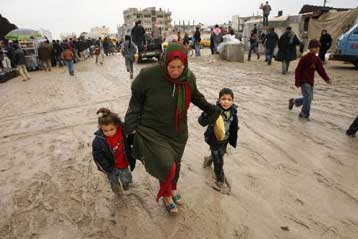 Αχνά σημάδια εκτόνωσης στη Γάζα, τριβές για τον έλεγχο της μεθορίου με την Αίγυπτο