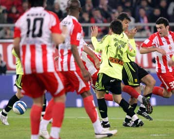 Ο Ολυμπιακός 1-0 τον Αρη με «θολό» πέναλτι, ενθουσιασμός για Μπελούτσι