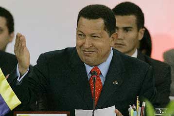 Σε «αντιιμπεριαλιστική» στρατιωτική συμμαχία κατά των ΗΠΑ καλεί ο Τσάβες