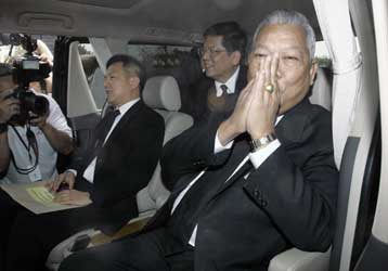 Στενός σύμμαχος του Τακσίν ορίστηκε νέος πρωθυπουργός της Ταϊλάνδης