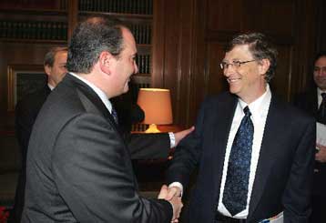 Με τον πρόεδρο της Microsoft Μπιλ Γκέιτς συναντήθηκε ο Κ.Καραμανλής