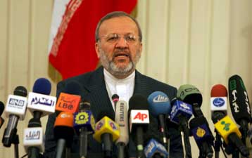 Παραδόθηκε το τελευταίο φορτίο πυρηνικών καυσίμων στο Ιράν, με κυρώσεις απειλεί το ΣΑ