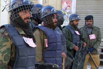 Αίσιο τέλος είχε το θρίλερ με ομήρους παιδιά σε σχολείο στο βορειοδυτικό Πακιστάν