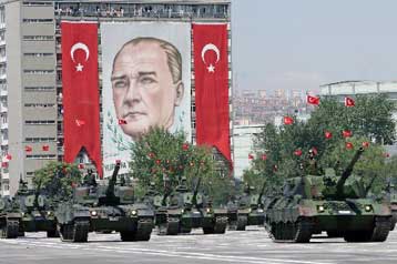 Νέα καταδίκη συγγραφέα στην Τουρκία για προσβολή της μνήμης του Κεμάλ Ατατούρκ