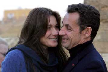 Μέγαρο Ηλυσίων κατά Ryanair για διαφήμιση με φωτογραφία του ζεύγους Σαρκοζί-Μπρούνι