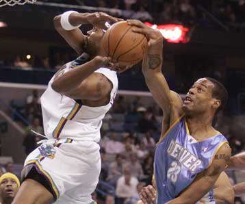 «Καυτοί» οι Χόρνετς με εννέα σερί επιτυχίες μετά το 117-93 επί των Νάγκετς