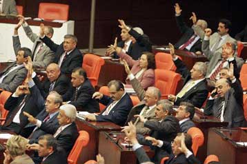 Στην τουρκική Εθνοσυνέλευση η πρόταση για την ισλαμική μαντήλα στα πανεπιστήμια