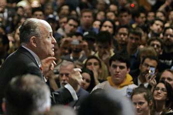 Μάχη «επιβίωσης» δίνει στις προκριματικές της Φλόριντα ο Ρούντολφ Τζουλιάνι