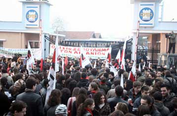 Με 24ώρες απεργίες και προσφυγή κατά της διακύρηξης για ΟΛΘ «απαντούν» οι εργαζόμενοι