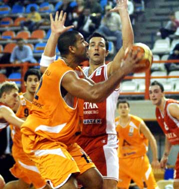 Αντίο στην Ευρώπη με ήττες είπαν Ολύμπια Λάρισας και ΠΑΟΚ