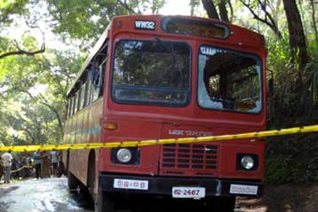 Δεκάδες θύματα – τα περισσότερα παιδιά – από έκρηξη βόμβας στη Σρι Λάνκα