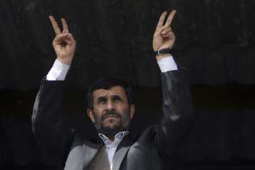 Το Ιράν φτάνει στην κορύφωση του πυρηνικού του προγράμματος, λέει ο Αχμαντινετζάντ