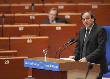 Ανήσυχος ο Πλατινί με την πορεία των έργων σε Πολωνία και Ουκρανία για το EURO 2012