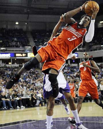 Το Γκόλντεν Στέιτ σταμάτησε τους Χόρνετς