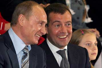 Θρίαμβο «ετοιμάζει» ο Ντμίτρι Μεντβέντεφ στις εκλογές του Μαρτίου στη Ρωσία