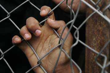 Συλλογική τιμωρία κατά των Παλαιστινίων αποτελεί ο αποκλεισμός της Γάζας, λέει η HRW