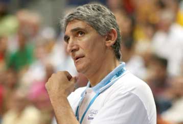 Καλό μπάσκετ και πρόκριση, θέλει ο Γιαννάκης από τους παίκτες του