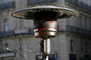 Πιθανώς προς κατάργηση οι θερμάστρες εξωτερικού χώρου