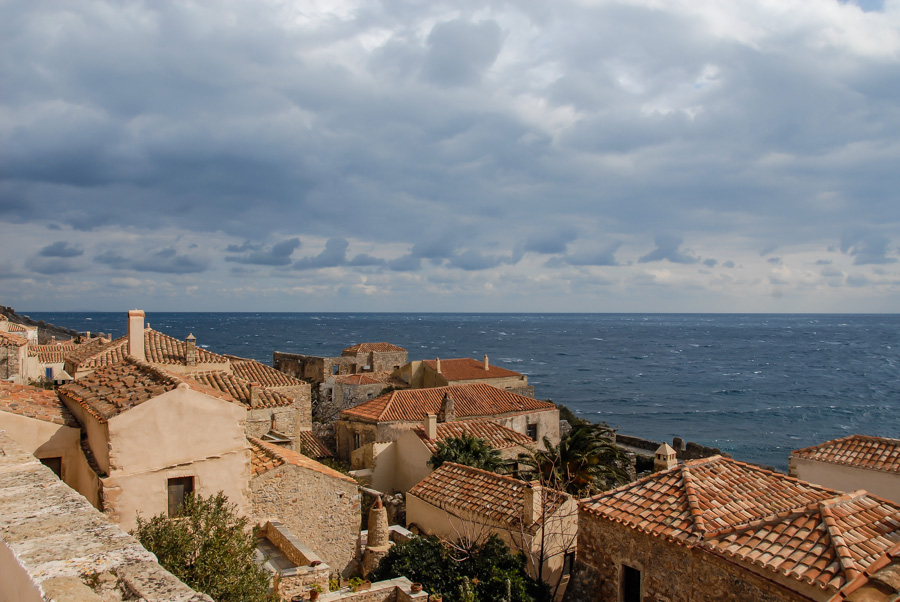 Περπατήστε μαζί μας στα λιθόστρωτα της Μονεμβασιάς