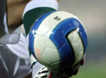 Εντός και εκτός έδρας δοκιμασίες για τους τρεις πρώτους