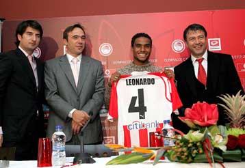 Σπόντες Π. Κόκκαλη για δανεισμούς και Ριβάλντο στην παρουσίαση Λεονάρντο