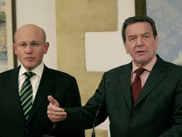 «Προς τι οι αντιδράσεις της Λευκωσίας;» αναρωτιέται ο Σρέντερ από τα κατεχόμενα