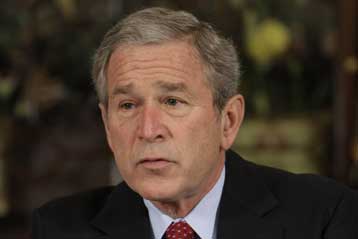 «Αποδυνάμωση της αμερικανικής οικονομίας» βλέπει ο Τζ.Ο.Μπους