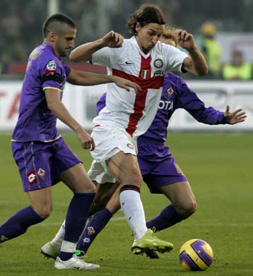 Για μια θέση στο Champions League αναμετρώνται Φιορεντίνα και Μίλαν