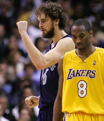 Με 46 πόντους «καλωσόρισε» ο Μπράιαντ στους Λέικερς τον Γκασόλ