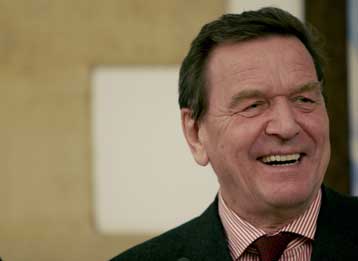 Υπέρ του απευθείας εμπορίου ανάμεσα στα Κατεχόμενα και την ΕΕ ο Γκέρχαρντ Σρέντερ