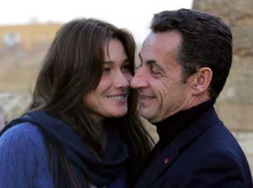 Εις σάρκαν μία ο Νικολά Σαρκοζί και η Κάρλα Μπρούνι
