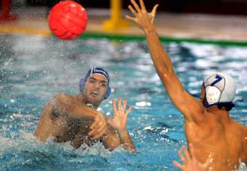 «Βούλιαξε» τον συμπολίτη του και εξασφάλισε την πρωτιά ο Ολυμπιακός