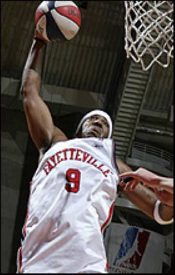 Συμφωνία με τον Έρνεστ Μπράουν έκλεισε η Ολυμπιάδα