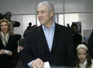 Σε εξέλιξη ο β γύρος των προεδρικών εκλογών στη Σερβία