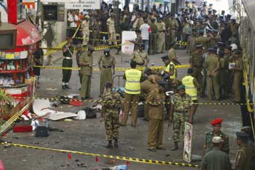 Αιματηρή βομβιστική επίθεση στο σιδηροδρομικό σταθμό του Κολόμπο της Σρι Λάνκα
