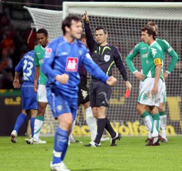 Θύμα ανατροπής και έκπληξης η Βέρντερ, νίκη υπό τη σκιά μιας τραγωδίας για τη Σάλκε